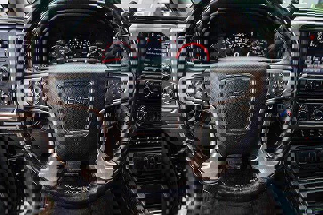 Used 2016 GMC Sierra 1500 Denali w/ Enhanced Driver Alert Package image 8