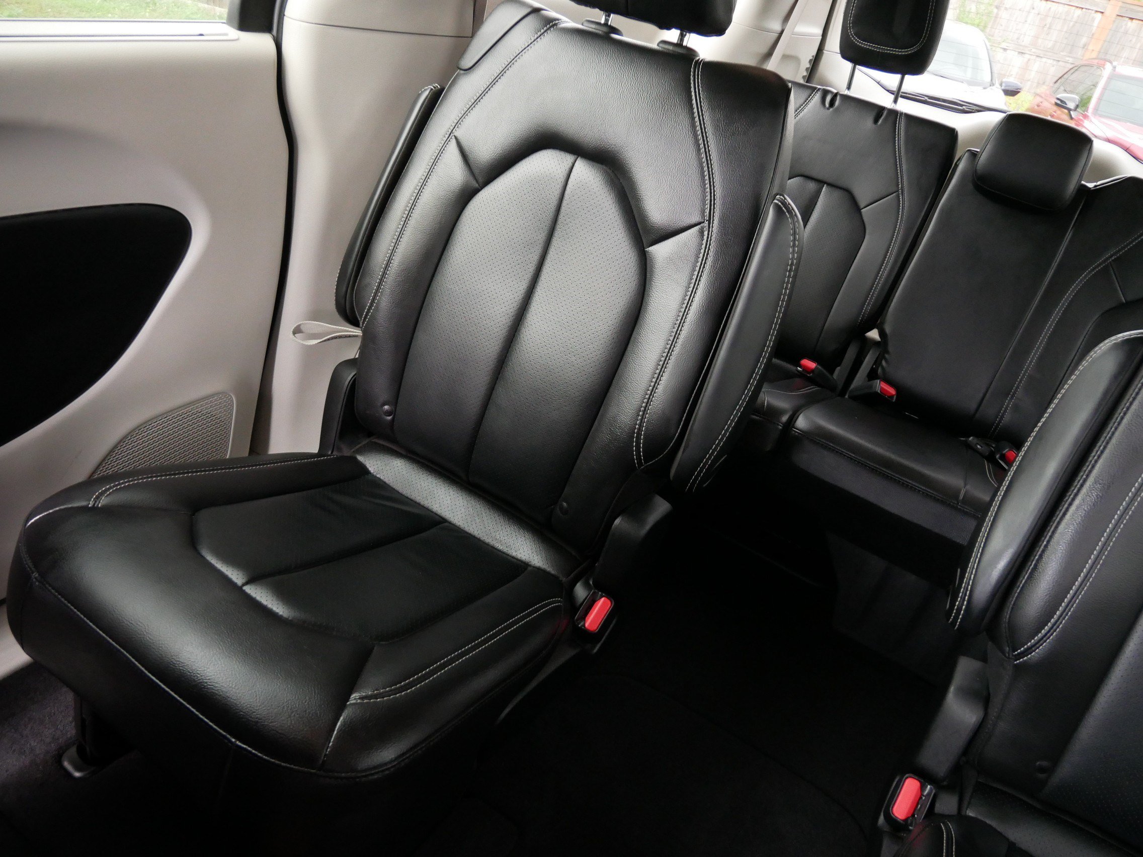 Used 2022 Chrysler Pacifica Touring-L FWD image 12