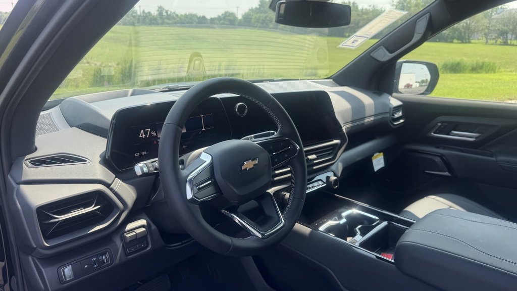 New 2025 Chevrolet Silverado EV LT image 13
