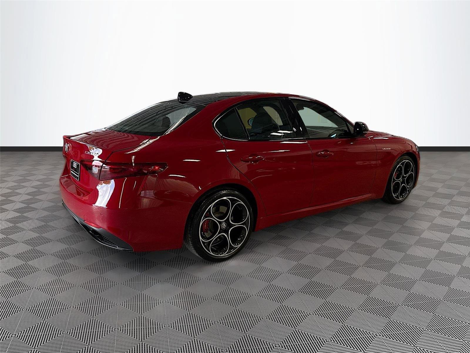 Used 2023 Alfa Romeo Giulia Veloce RWD image 7