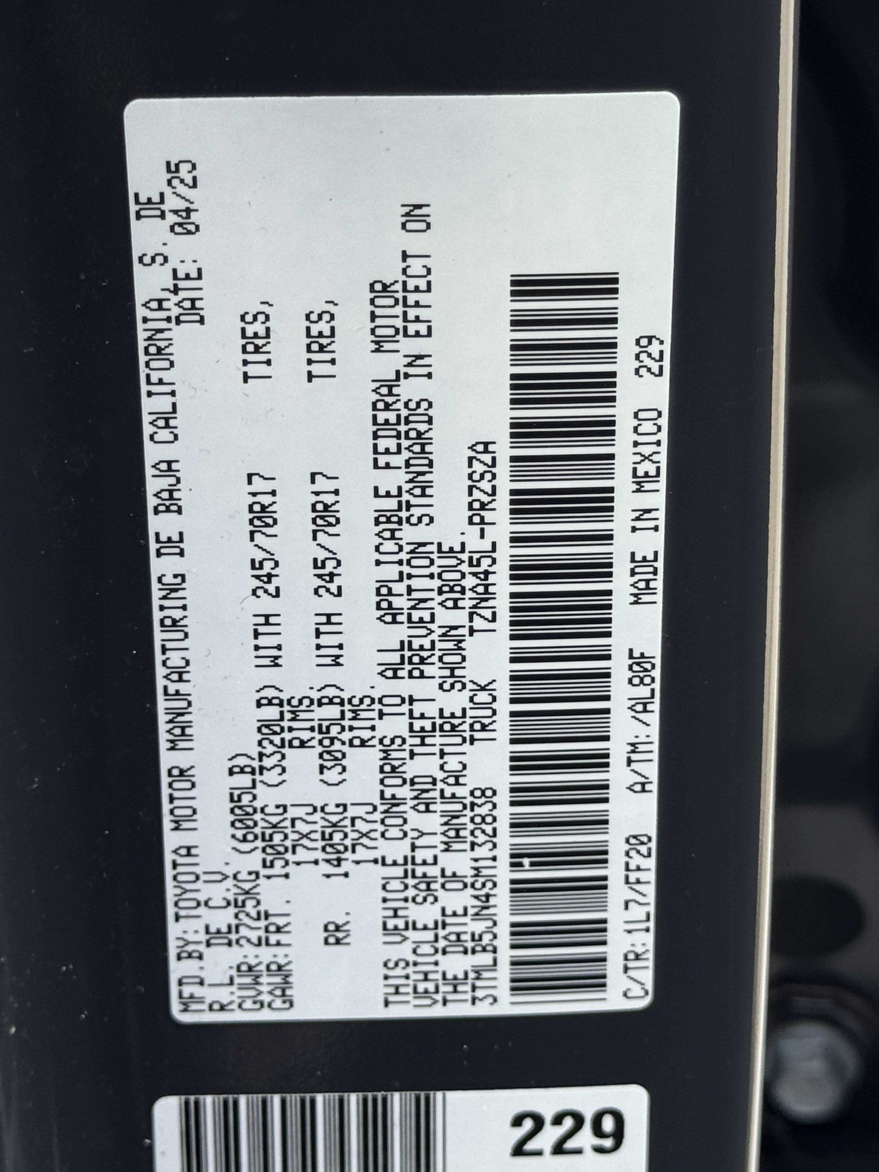 Used 2025 Toyota Tacoma SR5 AWD/4WD image 32