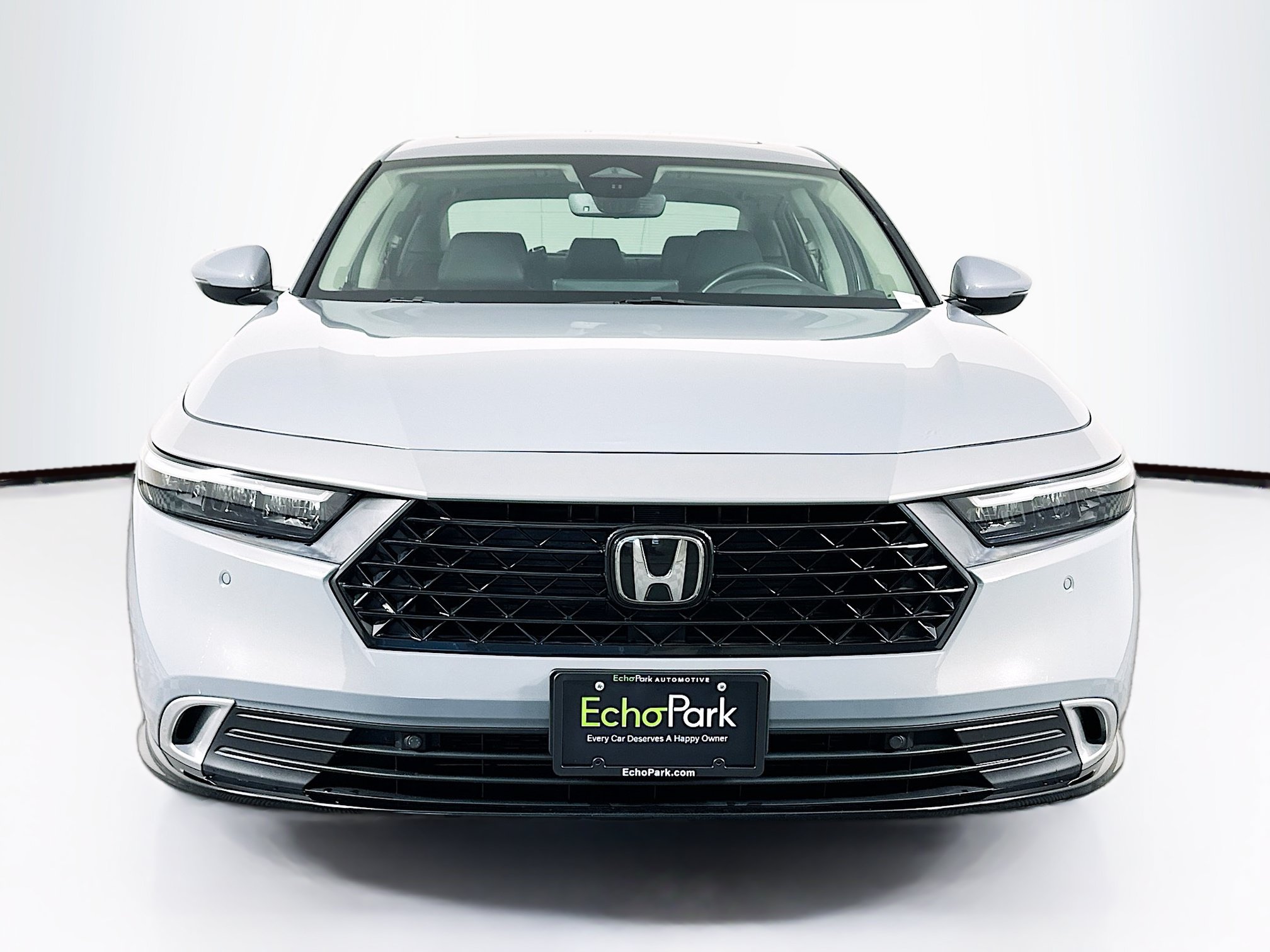 Used 2023 Honda Accord Touring image 2