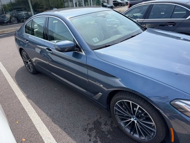 Used 2023 BMW 530e xDrive w/ Executive Package AWD/4WD image 2