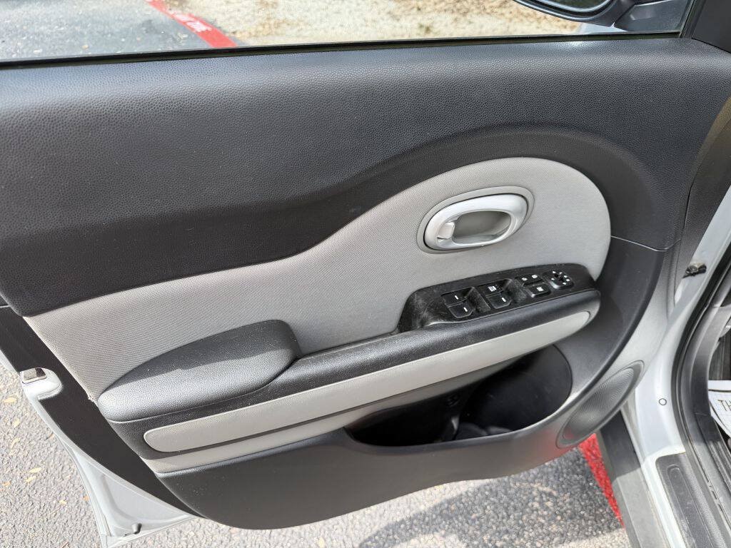 Used 2015 Kia Soul FWD image 10
