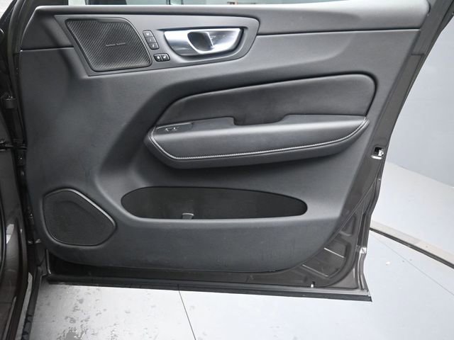 Used 2023 Volvo XC60 B6 Ultimate w/ Protection Package Premier image 31