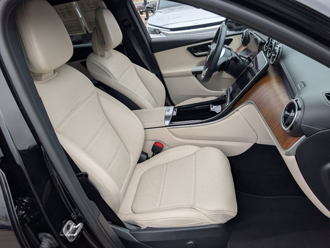 Used 2024 Mercedes-Benz GLC 300 image 8