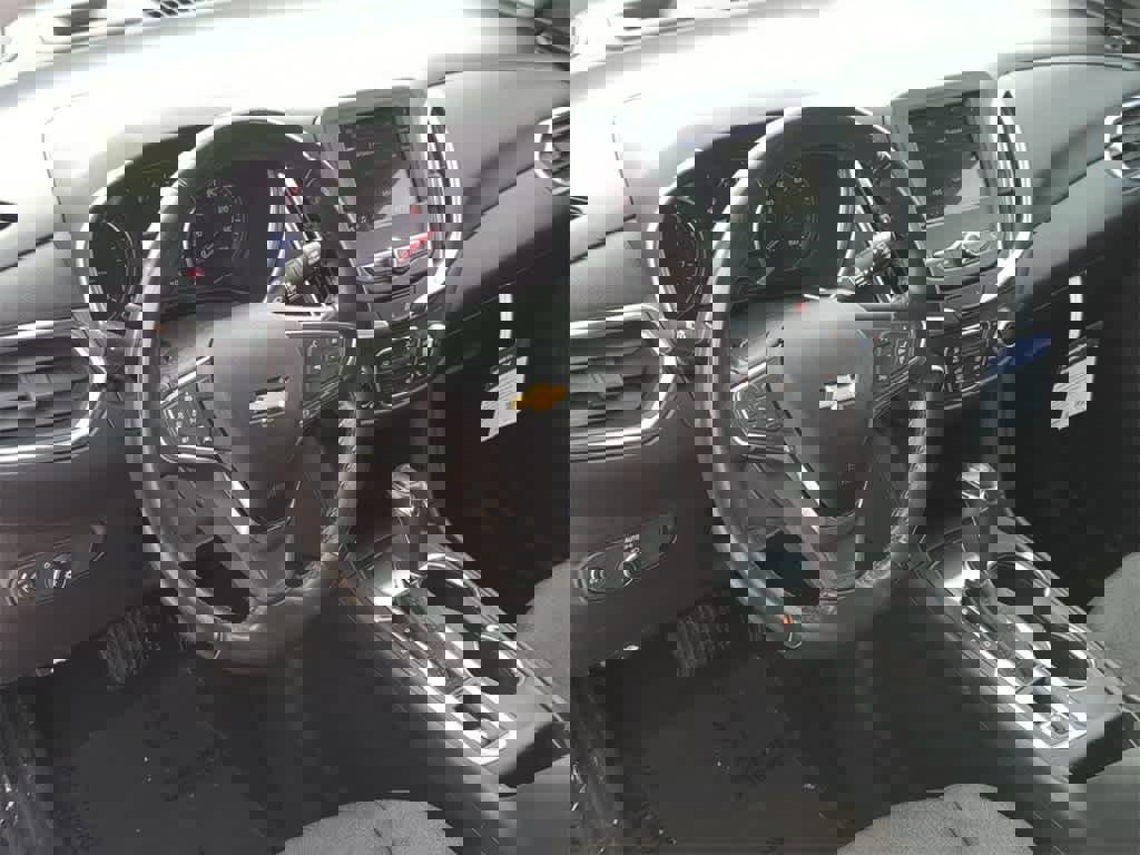 Used 2019 Chevrolet Equinox LT w/ Driver Convenience Package image 2