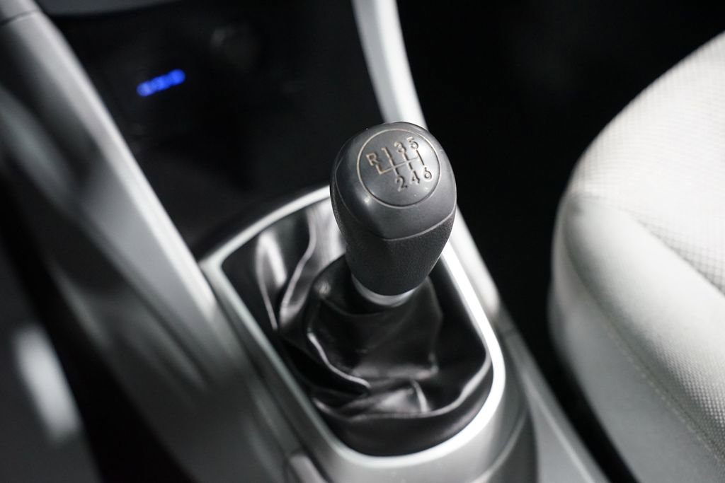 Used 2013 Hyundai Accent GS image 17