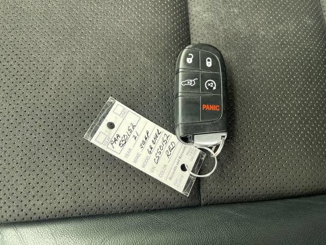 Used 2021 Jeep Grand Cherokee Laredo X AWD/4WD image 34