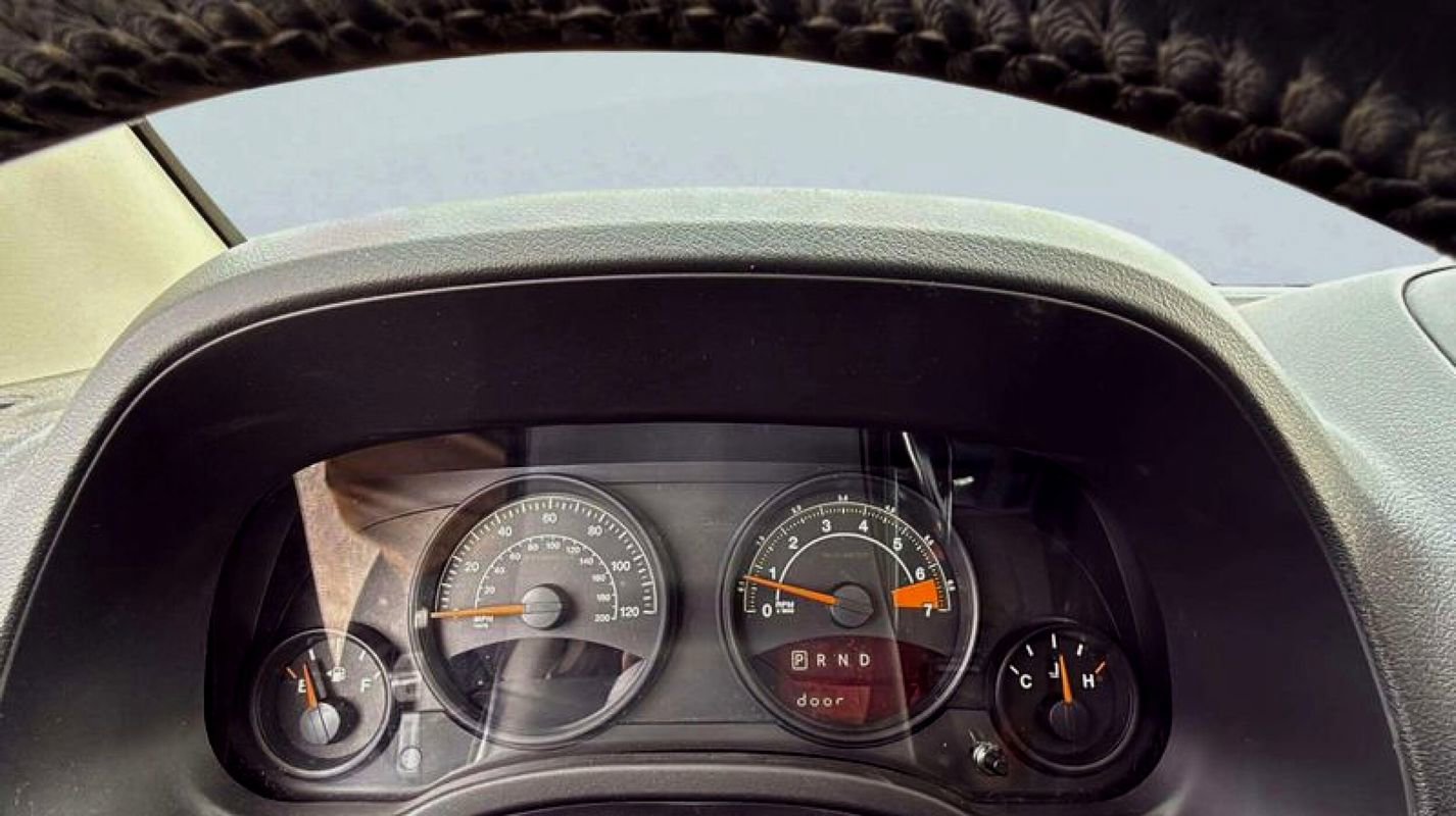 Used 2016 Jeep Compass 75th Anniversary w/ Power Value Group image 11