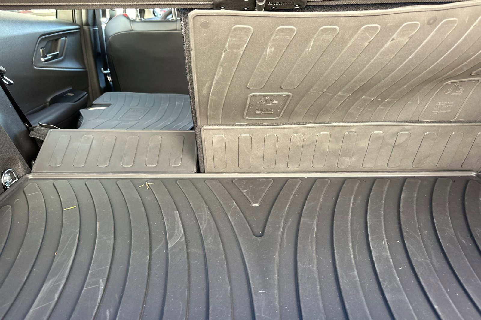 Used 2025 Toyota Prius Plug-In Hybrid image 33