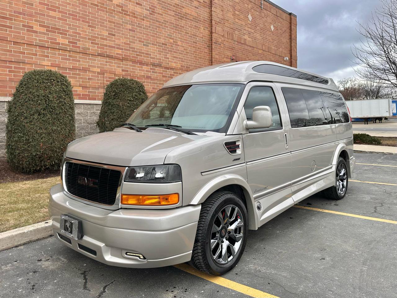 Used 2023 GMC Savana 2500 RWD image 4