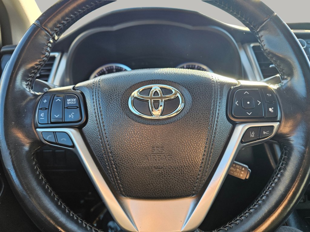 Used 2017 Toyota Highlander SE image 3