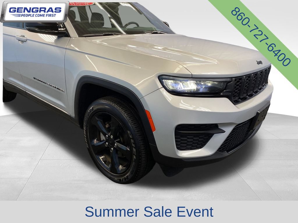 Used 2024 Jeep Grand Cherokee Altitude AWD/4WD image 46