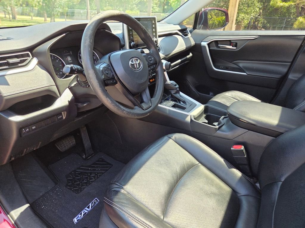 Used 2019 Toyota RAV4 XLE w/ Convenience Package FWD image 26