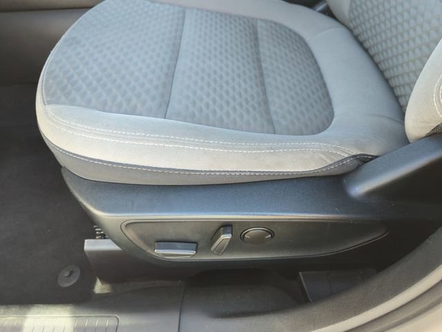 Used 2020 Ford Escape SE image 33