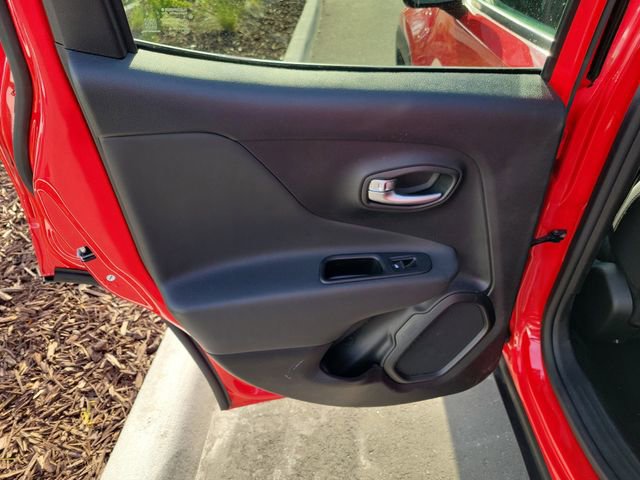 Used 2022 Jeep Renegade Latitude w/ Convenience Group AWD/4WD image 30