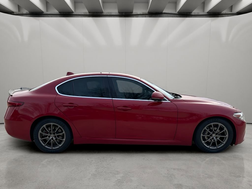 Used 2020 Alfa Romeo Giulia image 6
