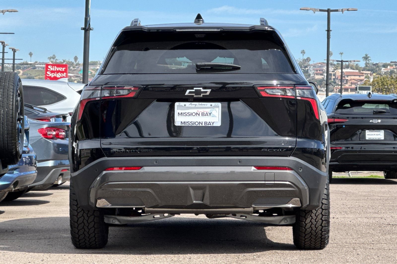 Used 2025 Chevrolet Equinox ACTIV w/ Safety and Technology Package AWD/4WD image 4