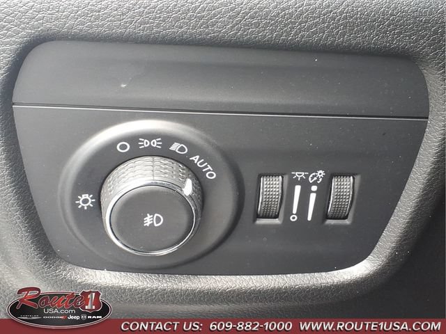 Used 2023 Jeep Grand Cherokee Limited AWD/4WD image 24