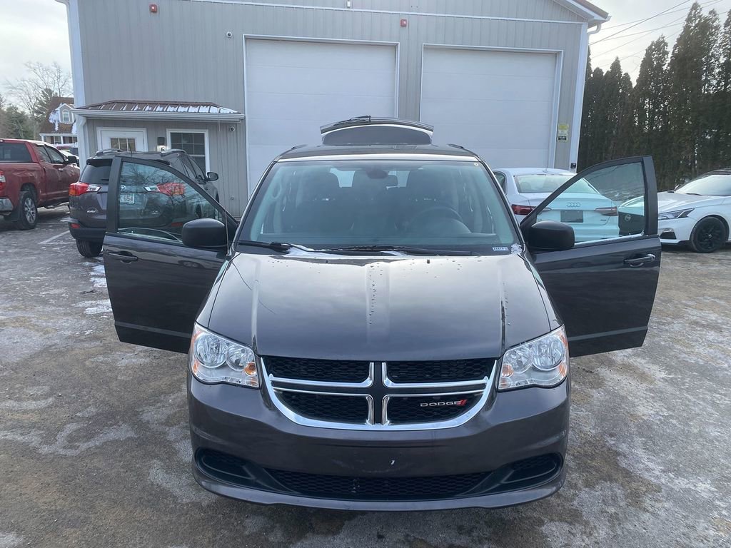 Used 2018 Dodge Grand Caravan SE w/ UConnect Hands-Free Group FWD image 30
