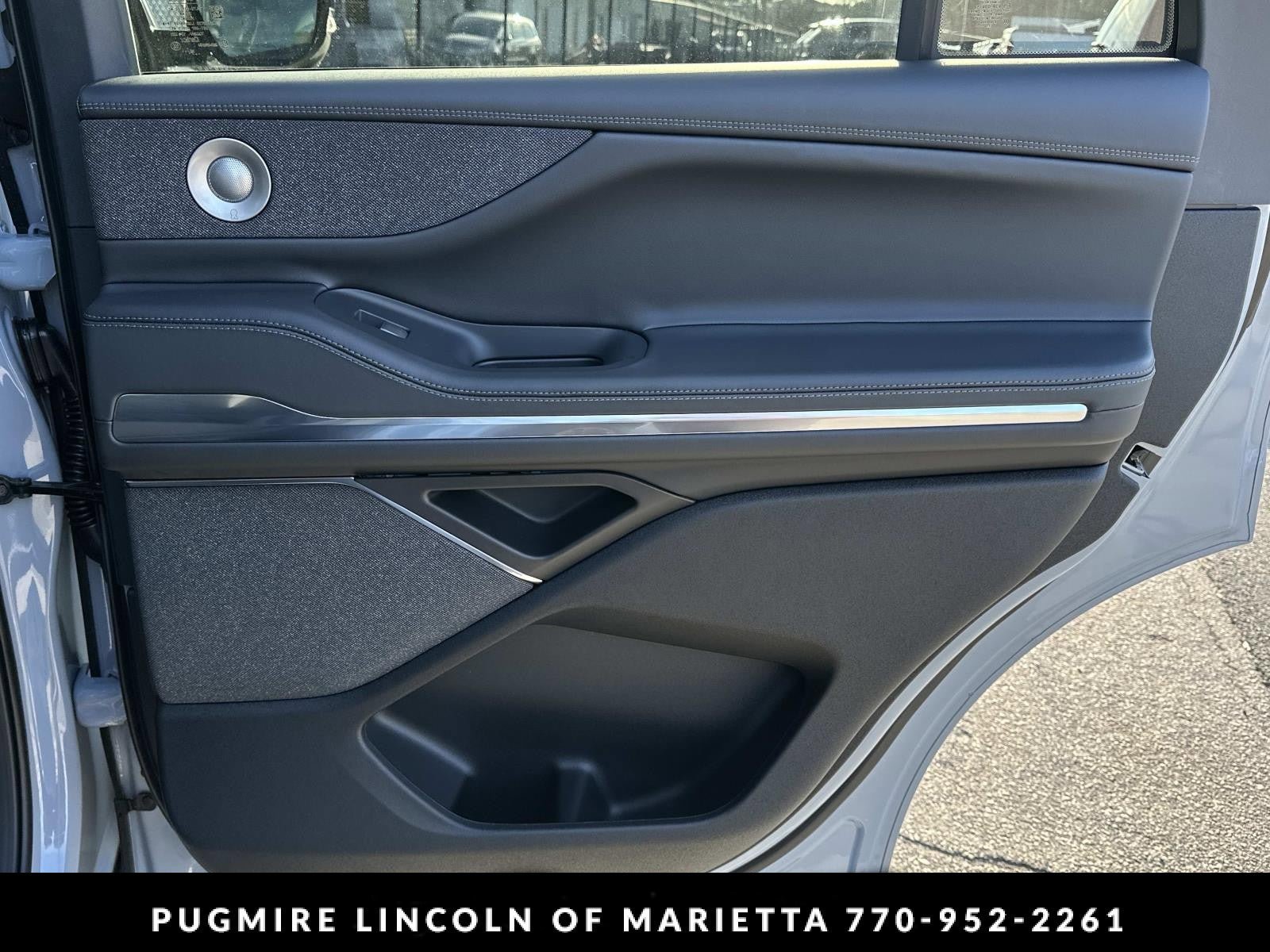 New 2025 Lincoln Navigator Reserve w/ Jet Appearance Package AWD/4WD image 16