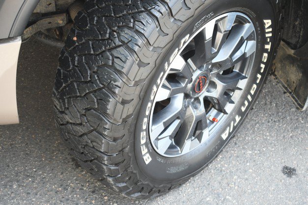 Used 2024 Nissan Titan PRO-4X w/ Pro-4x Convenience Package AWD/4WD image 11