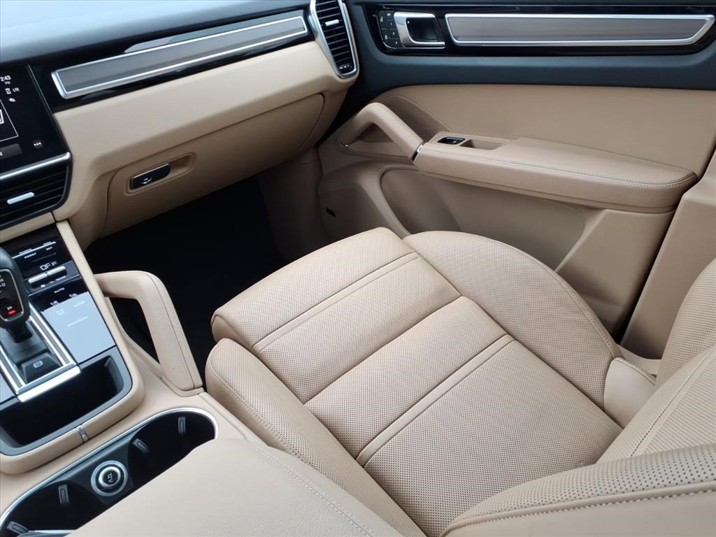 Used 2023 Porsche Cayenne S image 16