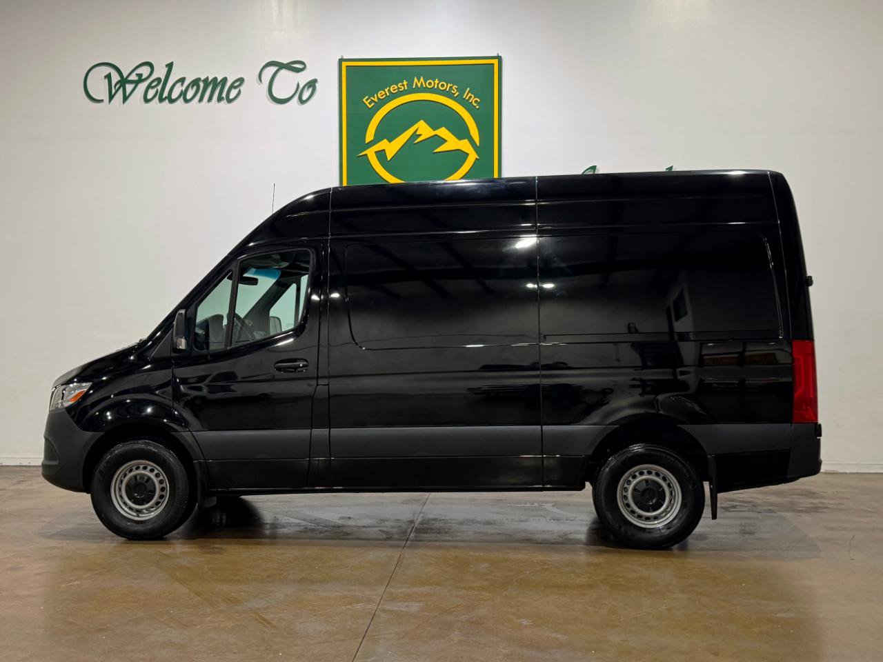 Used 2023 Mercedes-Benz Sprinter 2500 image 4