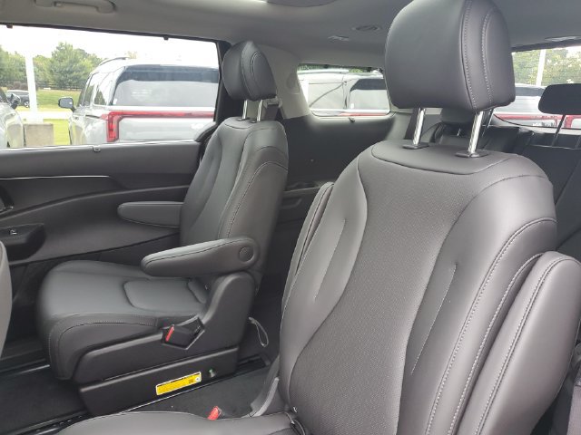 New 2027 Kia Carnival SX w/ Dark Edition Package FWD image 9