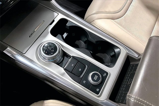 Used 2022 Ford Explorer Platinum w/ Technology Package image 18