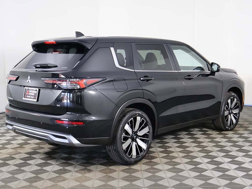 New 2025 Mitsubishi Outlander SE image 12