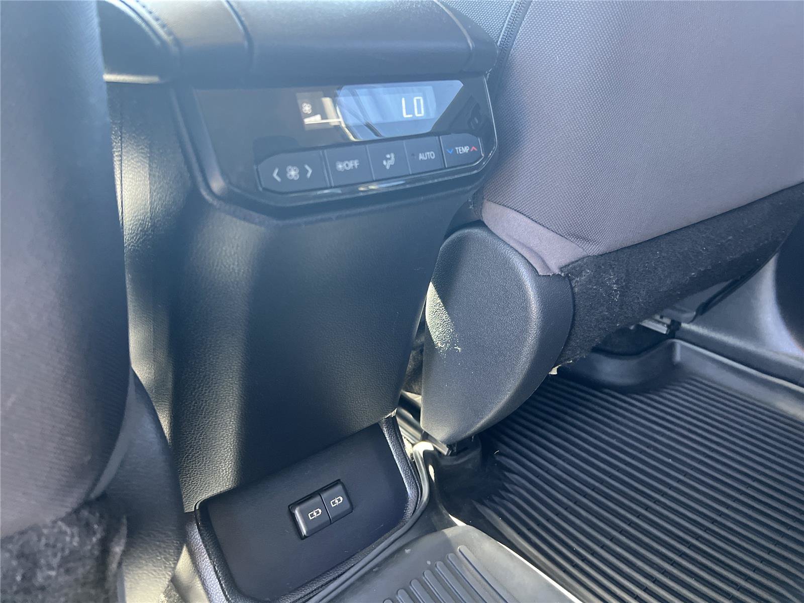 Used 2023 Toyota Highlander LE FWD image 34