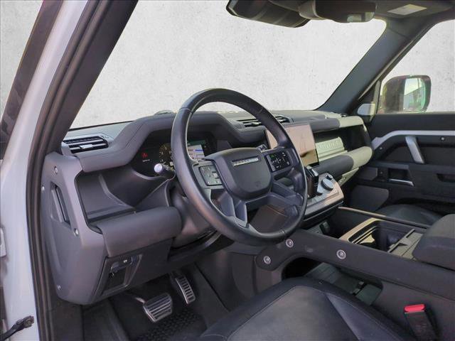 Used 2023 Land Rover Defender 130 X-Dynamic SE image 10