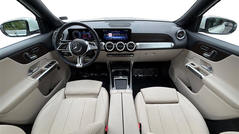 Used 2025 Mercedes-Benz GLB 250 image 12