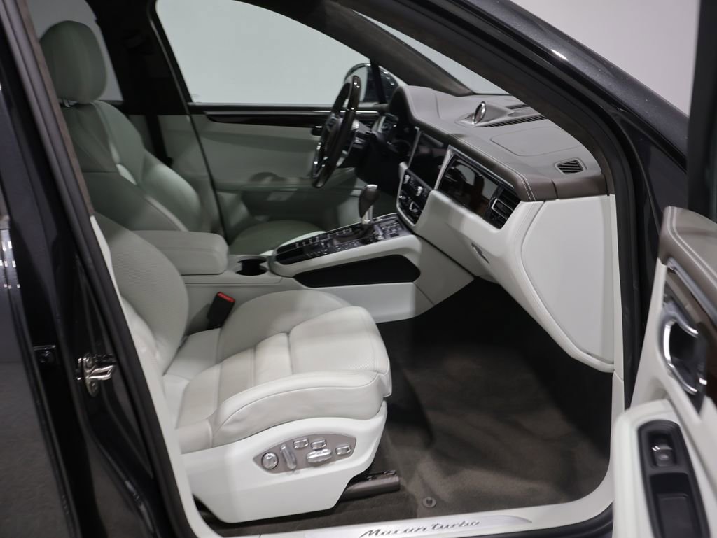 Used 2021 Porsche Macan Turbo AWD/4WD image 22