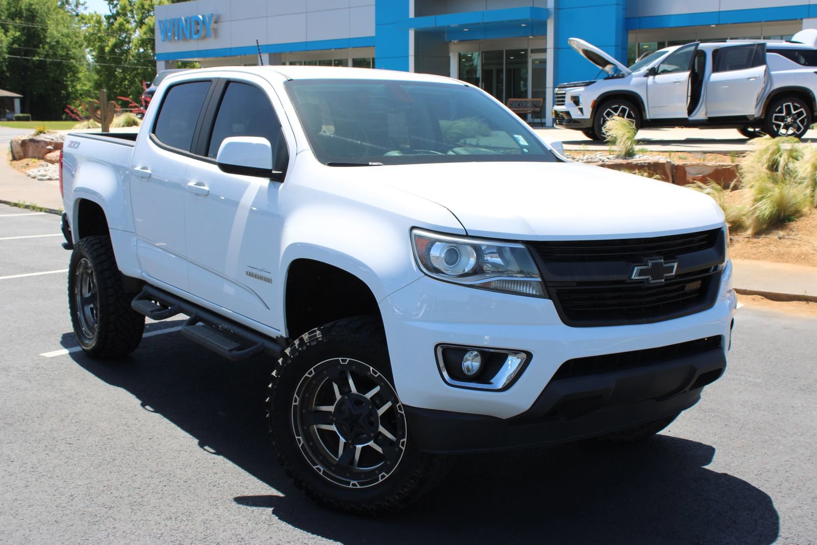 Used 2017 Chevrolet Colorado Z71 AWD/4WD image 2