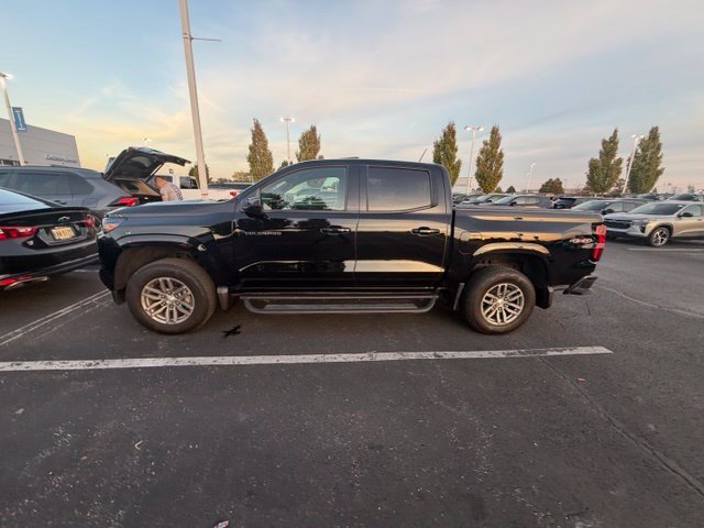 Used 2024 Chevrolet Colorado LT w/ LT Convenience Package II AWD/4WD image 13