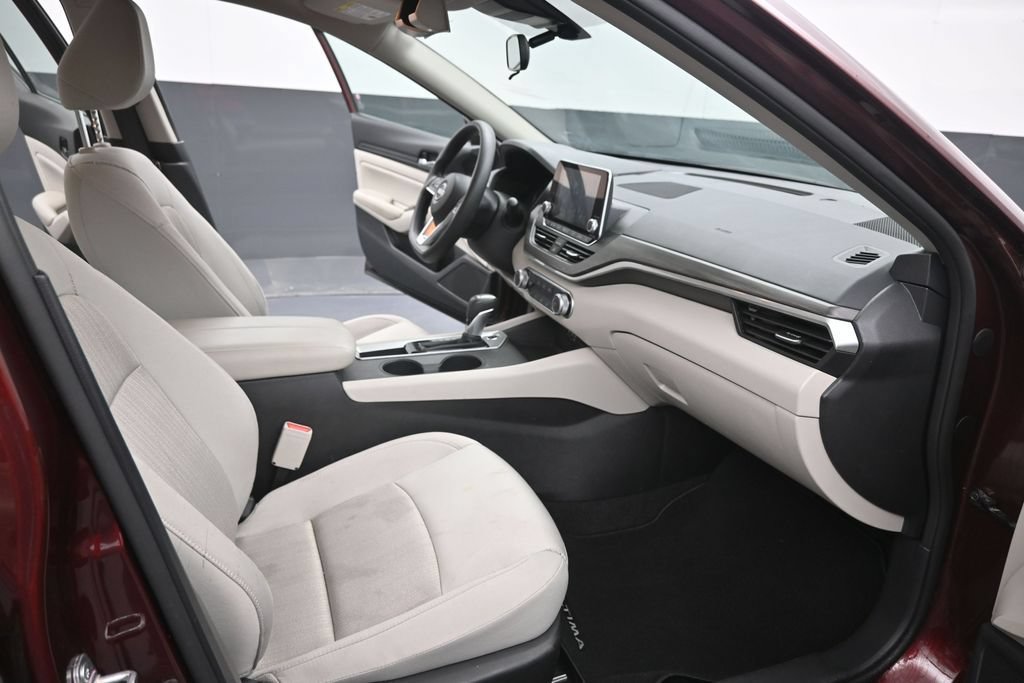 Used 2025 Nissan Altima 2.5 SV FWD image 26