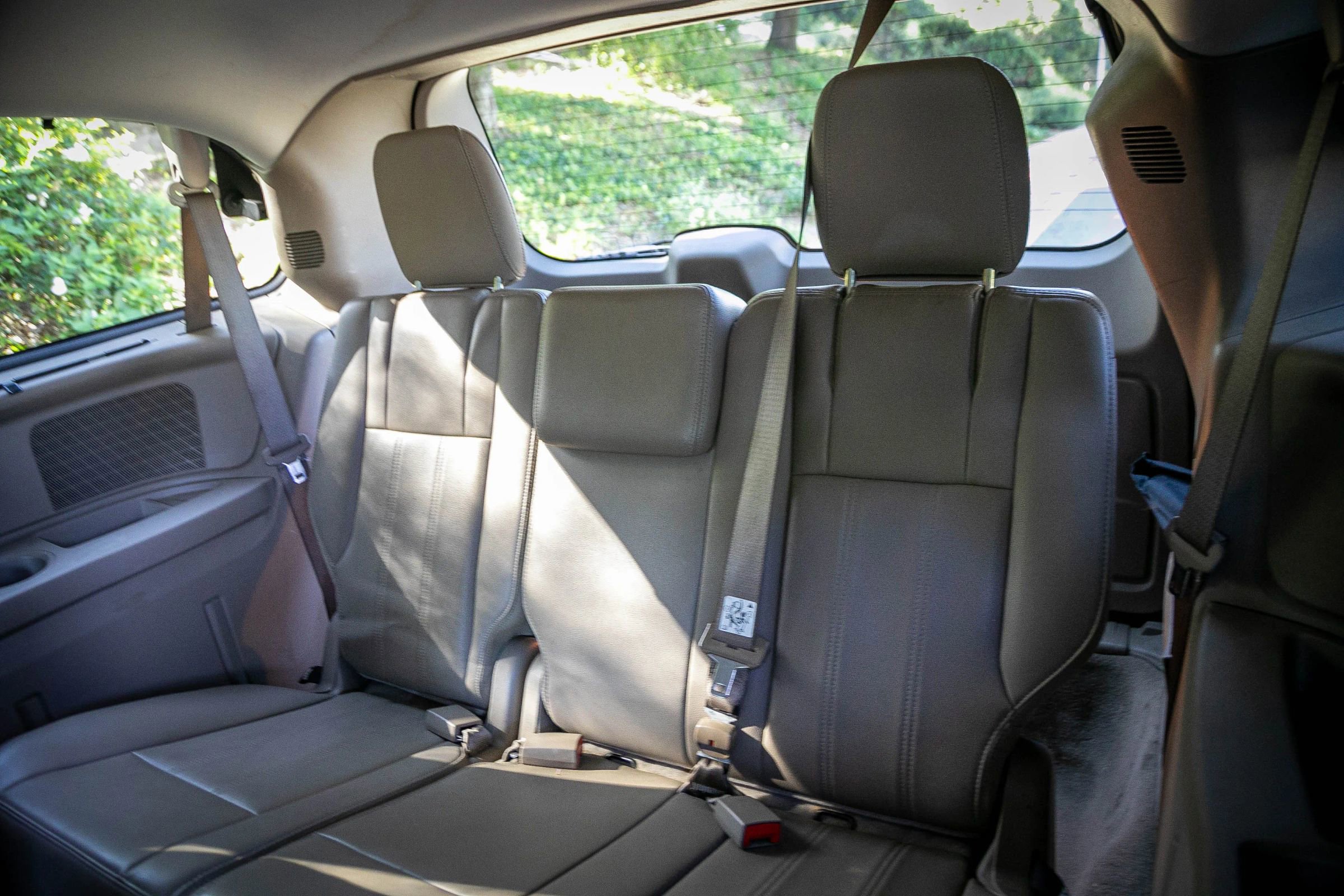 Used 2013 Chrysler Town & Country Touring-L w/ Driver Convenience Group image 28