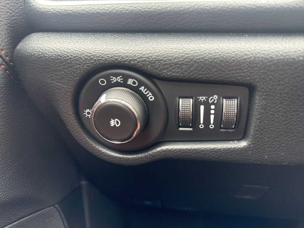 New 2026 Chrysler Pacifica Pinnacle image 15