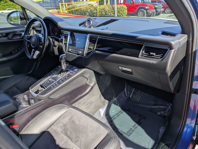 Used 2018 Porsche Macan AWD/4WD image 22