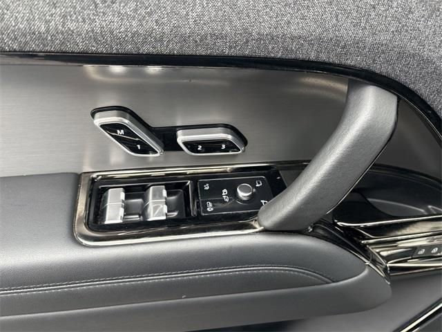 Used 2024 Land Rover Range Rover Sport SE image 16