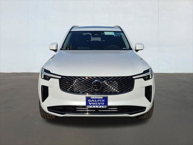 New 2026 Volvo XC90 T8 Plus w/ Protection Package AWD/4WD image 4