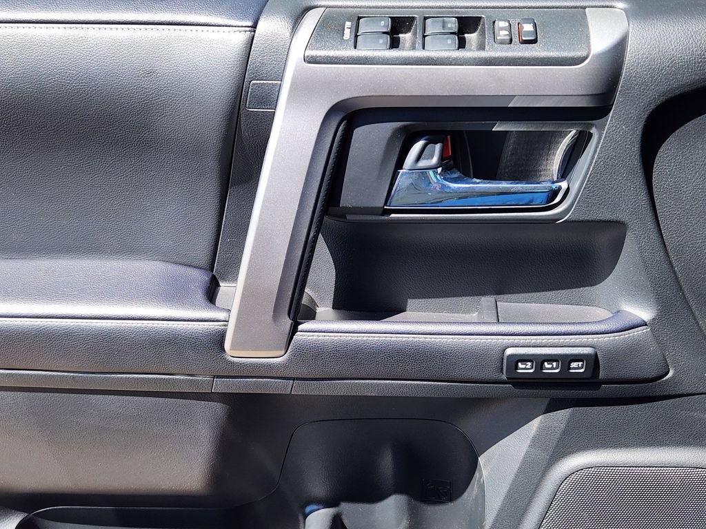 Used 2023 Toyota 4Runner Limited AWD/4WD image 6