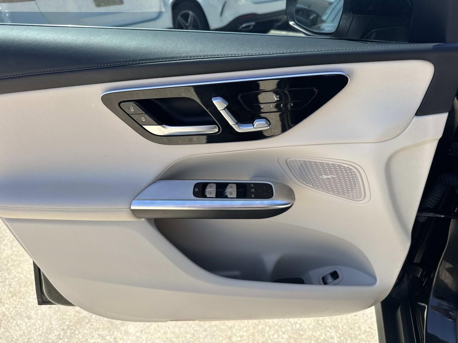 Used 2024 Mercedes-Benz GLC 300 4MATIC image 19