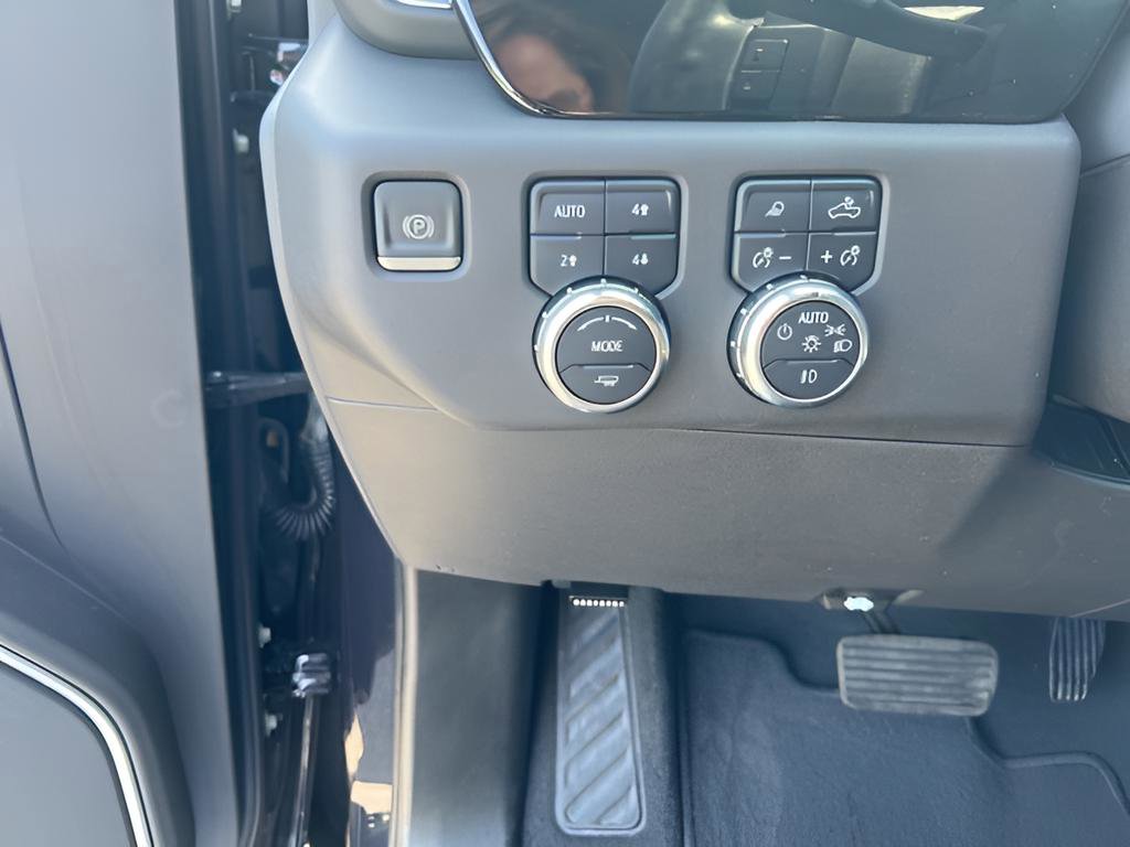 Used 2023 GMC Sierra 1500 SLT w/ SLT Premium Plus Package AWD/4WD image 22