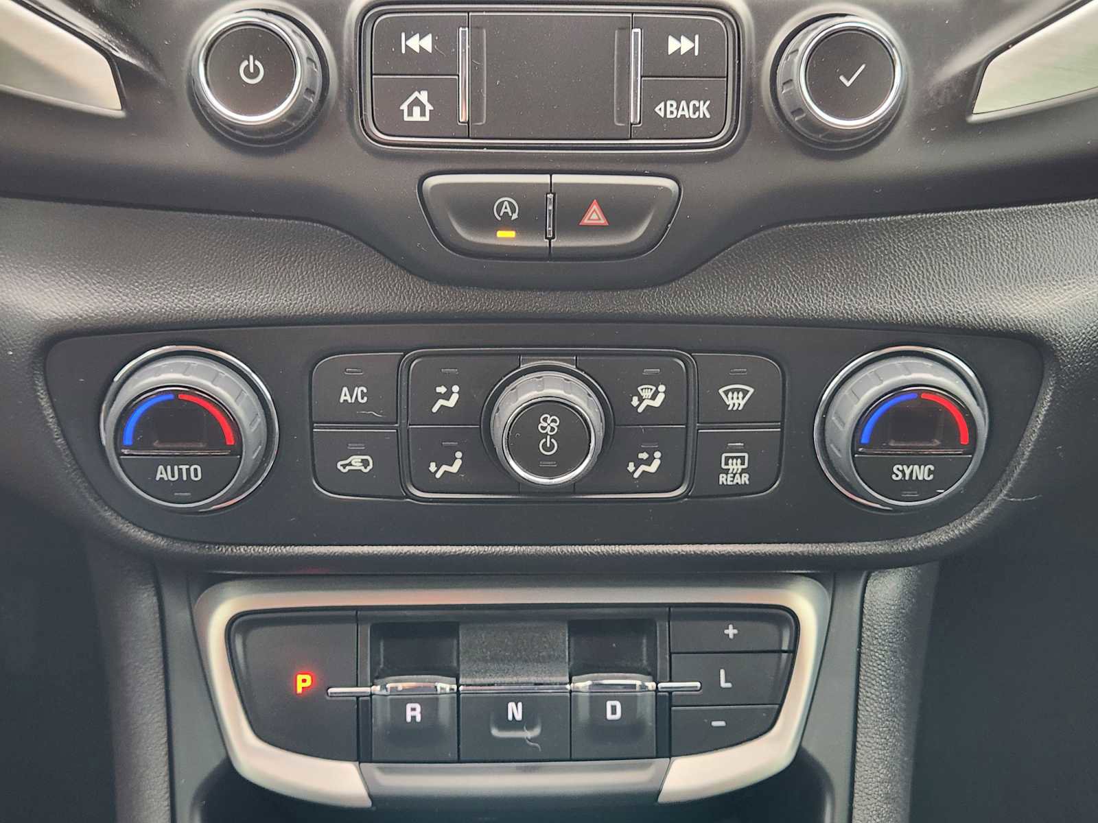 Certified 2024 GMC Terrain SLE w/ Driver Convenience Package image 18