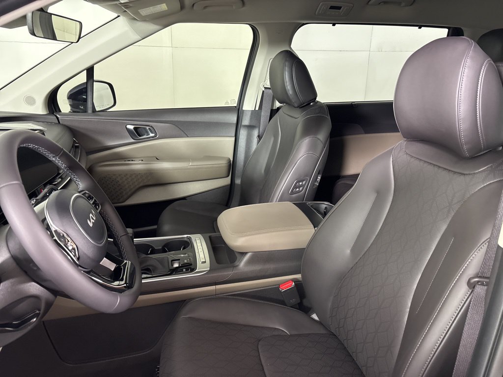 New 2026 Kia Carnival EX FWD image 18