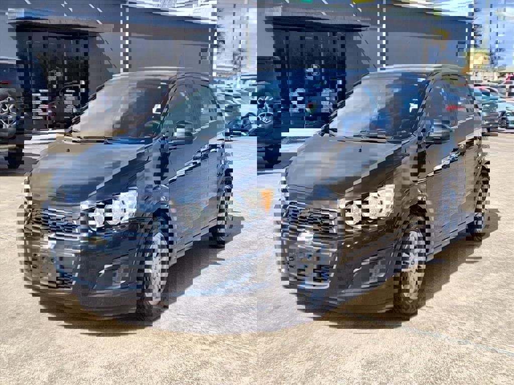 Used 2015 Chevrolet Sonic LT image 3